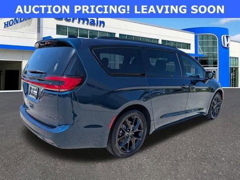 Used 2025 Chrysler Pacifica Limited FWD image 5