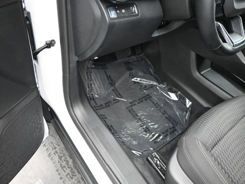 Used 2026 Chevrolet Equinox LT FWD image 13