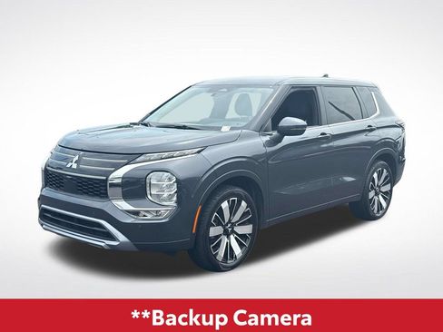 Used 2025 Mitsubishi Outlander SE FWD image 4