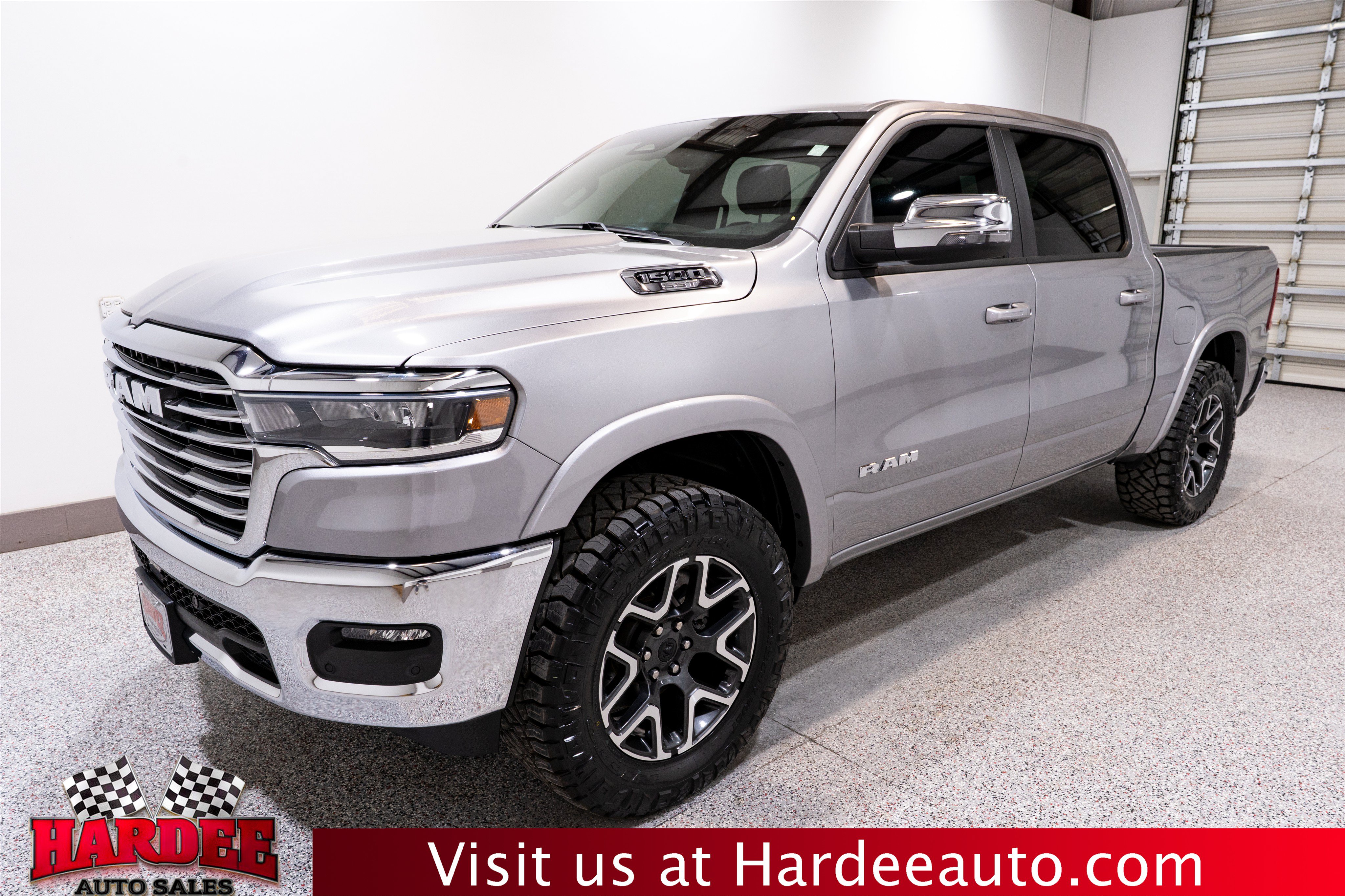 Used 2025 RAM 1500 Laramie AWD/4WD image 2