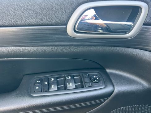 Used 2019 Jeep Grand Cherokee Laredo image 11