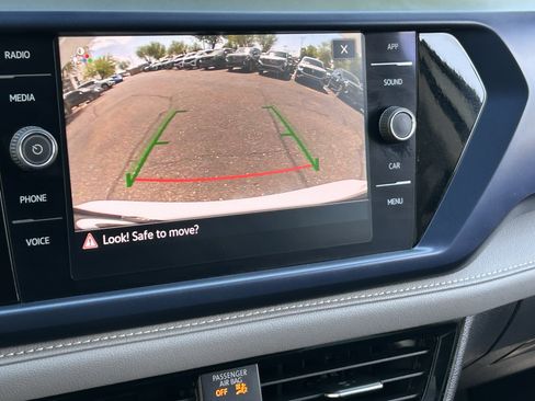 Certified 2024 Volkswagen Taos SE FWD image 22