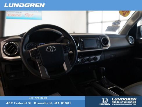 Used 2017 Toyota Tacoma 4x4 Double Cab image 13