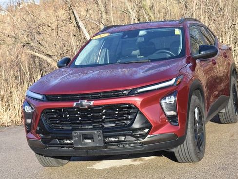 Used 2024 Chevrolet Trax ACTIV w/ Sunroof Package image 7