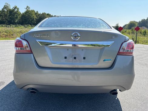 Used 2013 Nissan Altima 2.5 S FWD image 4