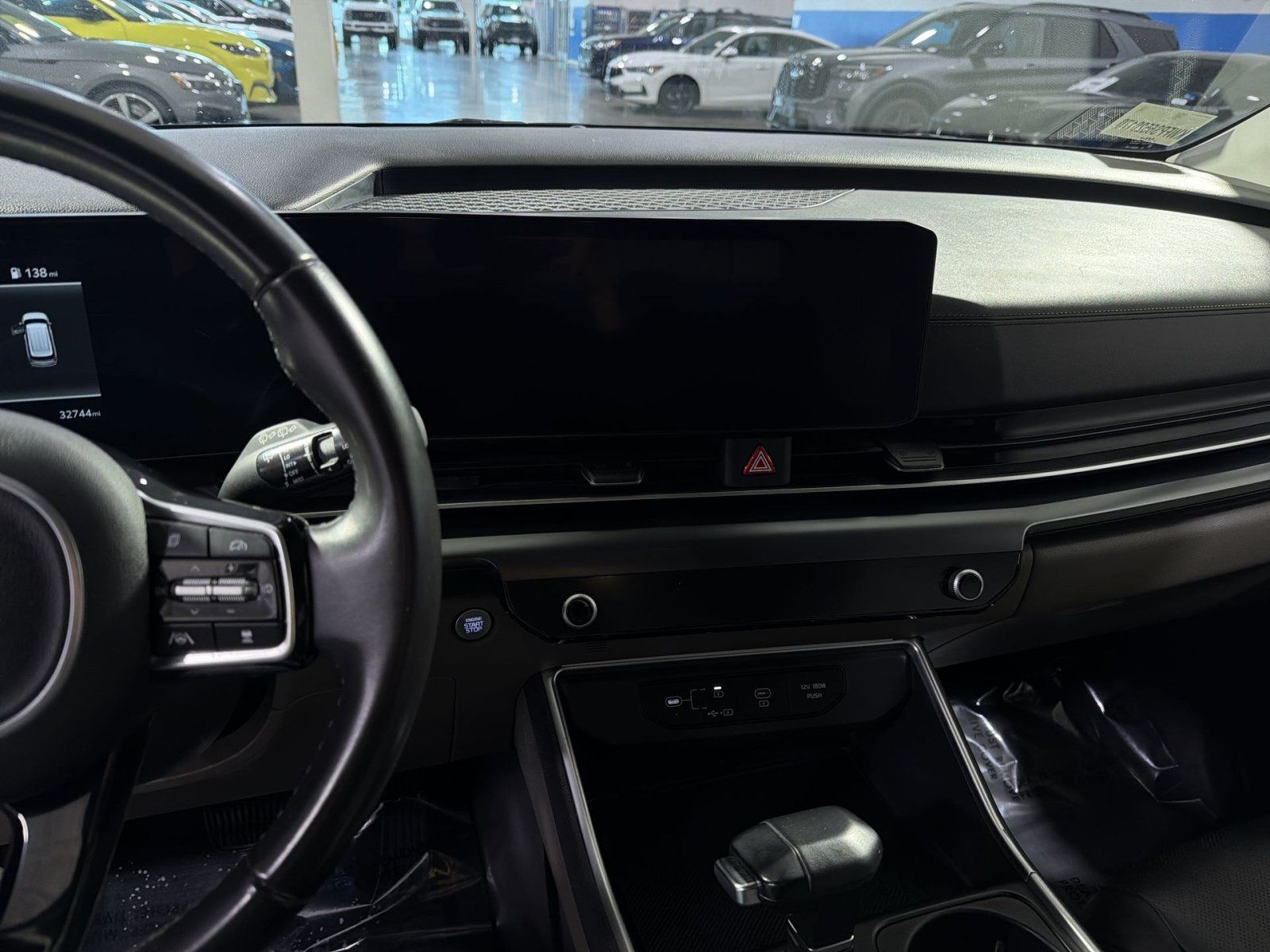 Used 2025 Kia Carnival FWD image 17