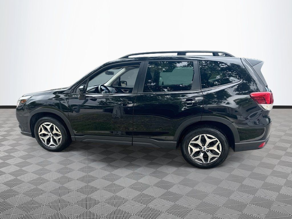 Used 2023 Subaru Forester Premium AWD/4WD image 9