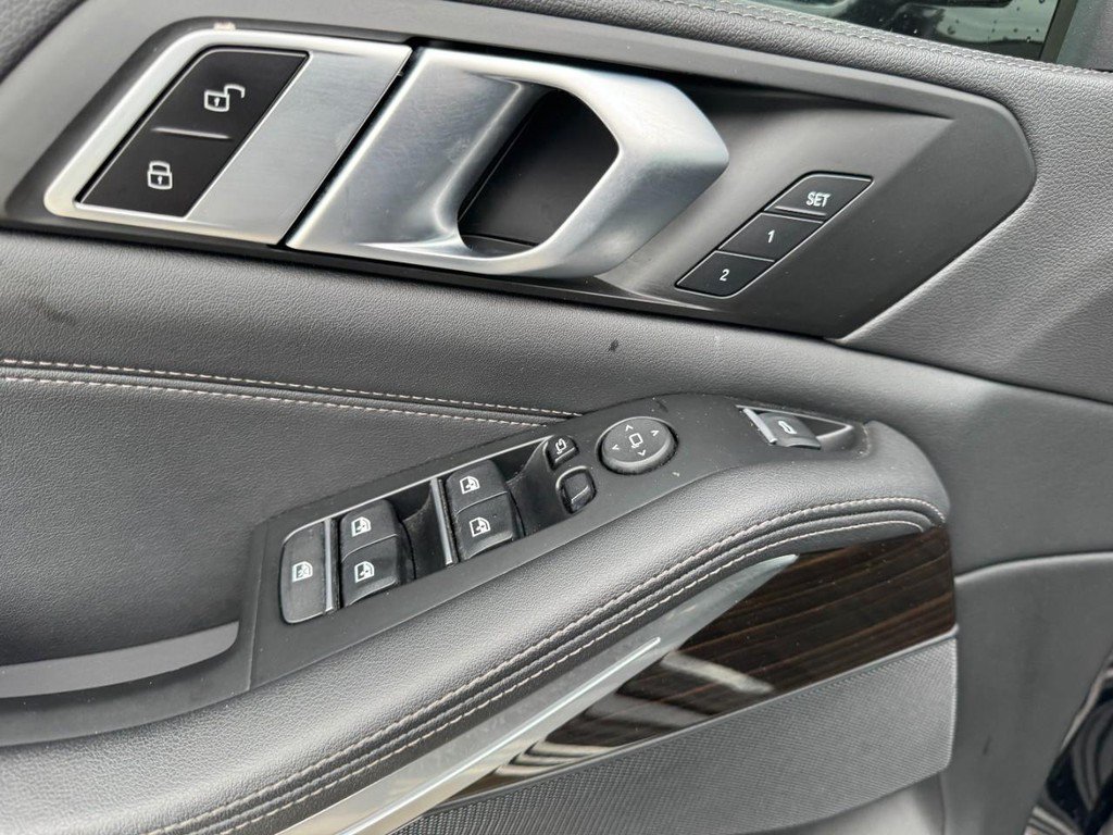 Used 2023 BMW X5 xDrive40i AWD/4WD image 17