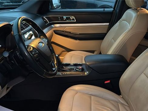 Used 2017 Ford Explorer XLT w/ Equipment Group 202A image 24