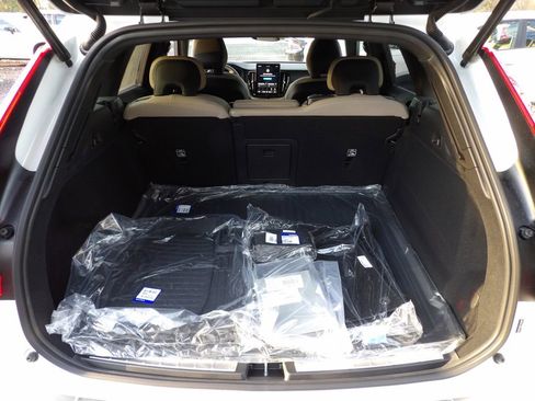 New 2026 Volvo XC60 B5 Plus w/ Protection Package Premier AWD/4WD image 25