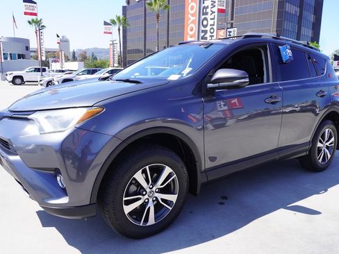 Used 2018 Toyota RAV4 XLE FWD image 4