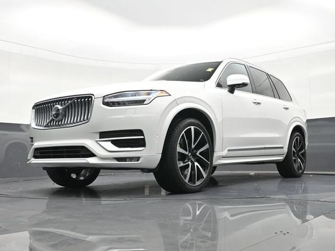Used 2023 Volvo XC90 B5 Plus AWD/4WD image 27