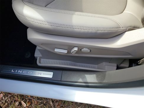 Used 2023 Lincoln Nautilus Reserve image 22