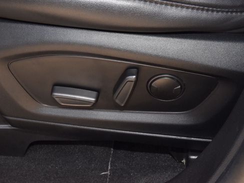 Used 2022 Ford Explorer XLT w/ Equipment Group 202A RWD image 35