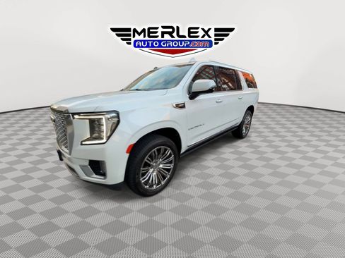Used 2022 GMC Yukon XL Denali w/ Advanced Technology Package AWD/4WD image 4