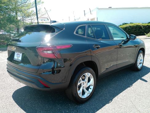 Certified 2024 Chevrolet Trax LS w/ LS Convenience Package FWD image 23