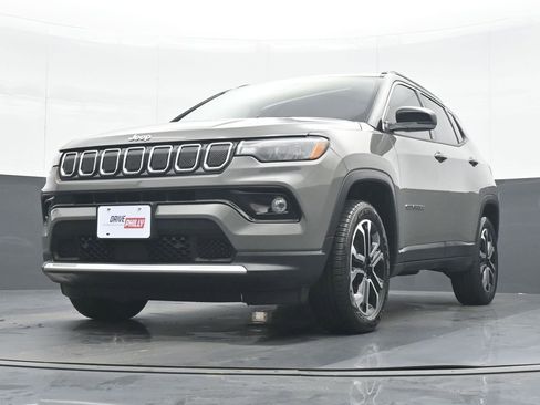 Used 2022 Jeep Compass Limited image 16