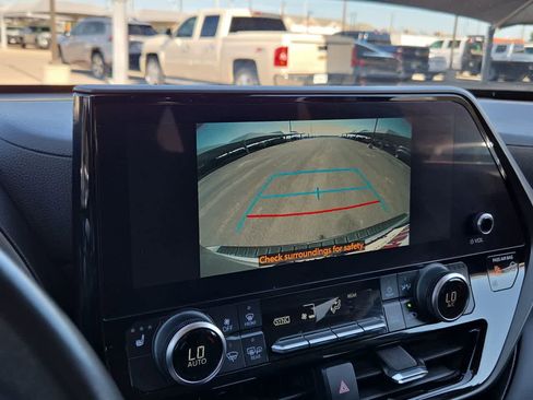 Used 2023 Toyota Highlander XLE FWD image 25