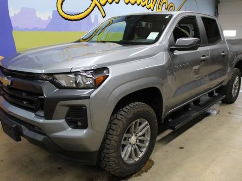 Used 2024 Chevrolet Colorado LT w/ LT Convenience Package II AWD/4WD image 8