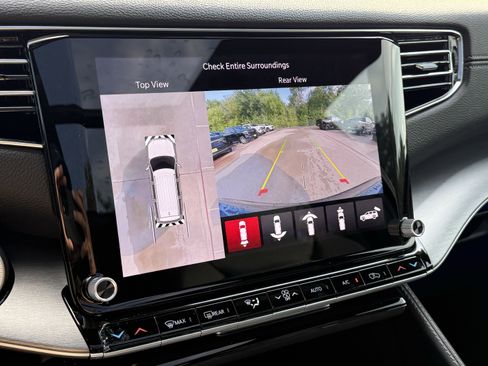 New 2025 Jeep Wagoneer L Series II image 24