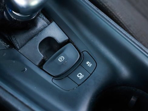 Used 2018 Toyota C-HR XLE FWD image 37
