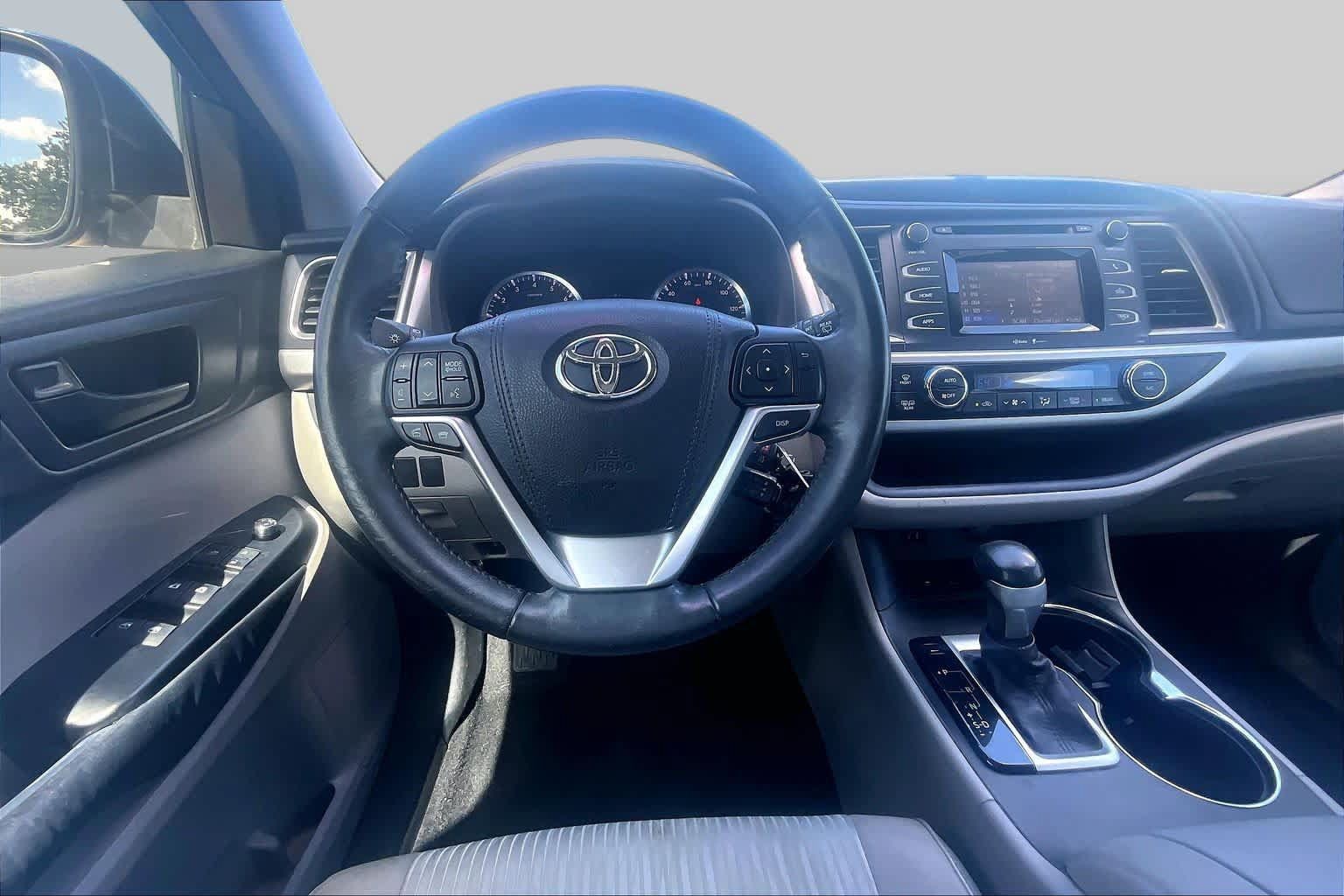Used 2015 Toyota Highlander Plus FWD image 6
