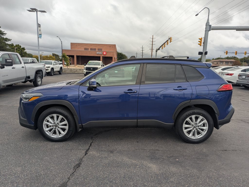 Used 2023 Toyota Corolla Cross LE AWD/4WD image 8