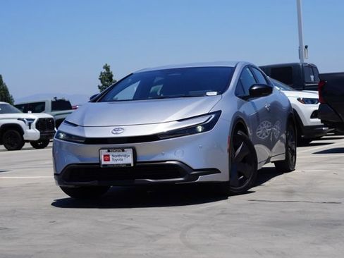 Used 2024 Toyota Prius LE FWD image 4