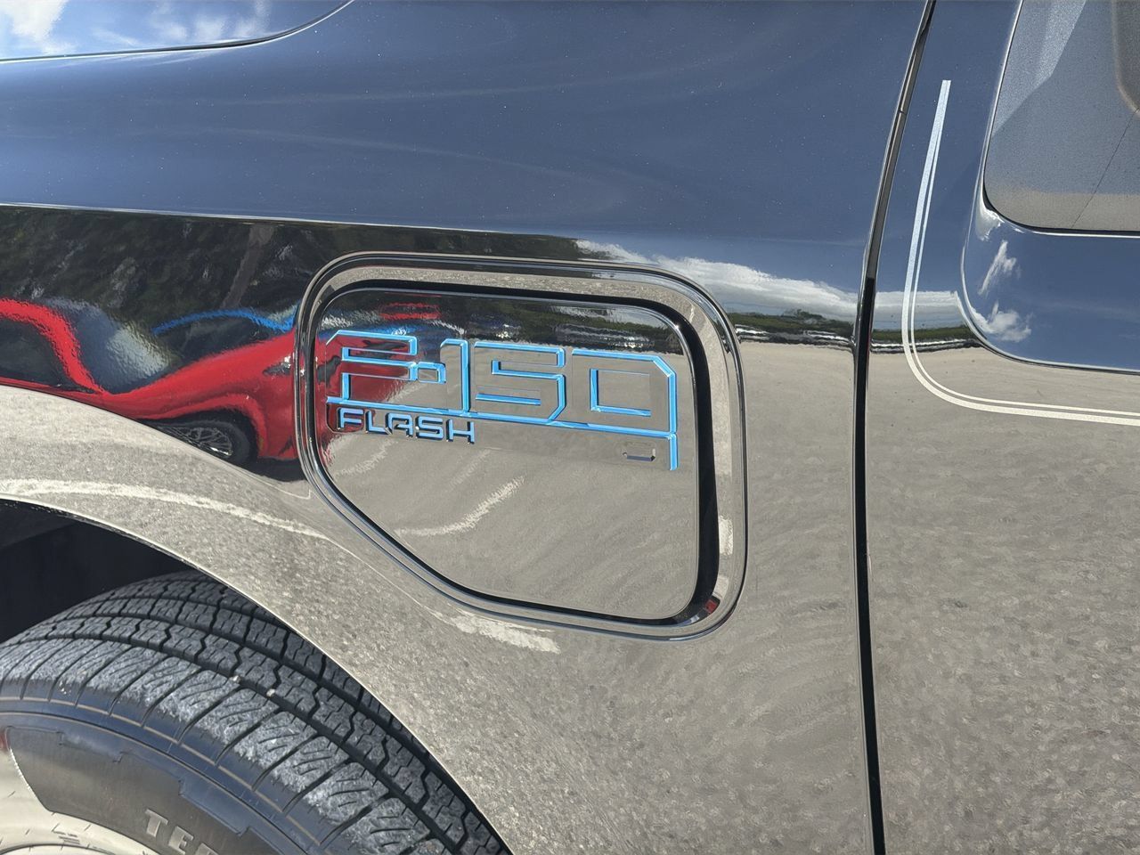 Used 2025 Ford F150 Lightning Flash AWD/4WD image 9