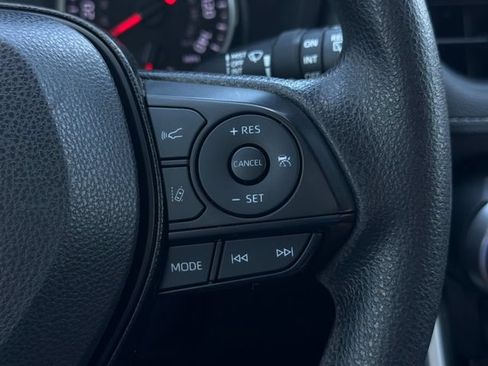 Used 2020 Toyota RAV4 XLE w/ Convenience Package FWD image 26
