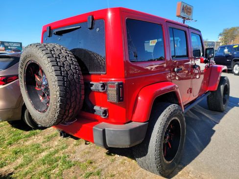 Used 2017 Jeep Wrangler Unlimited Sahara w/ Connectivity Group image 6