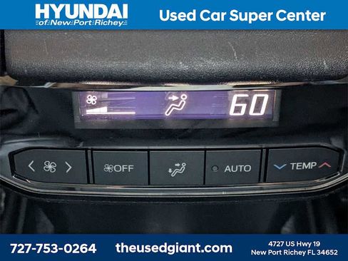 Used 2024 Toyota Highlander LE image 19