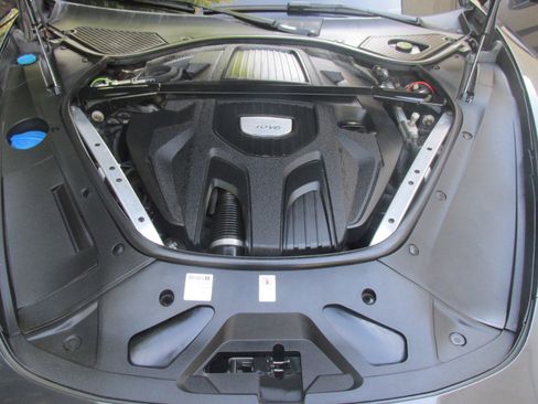 Used 2018 Porsche Panamera 4 image 86