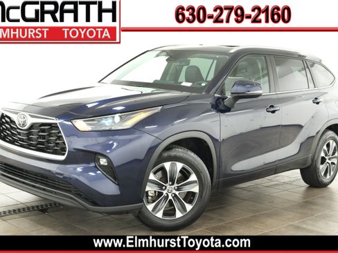 Certified 2025 Toyota Highlander XLE FWD image 1