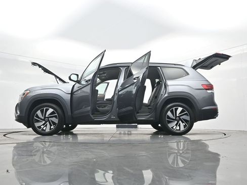 Used 2024 Volkswagen Atlas SE image 46