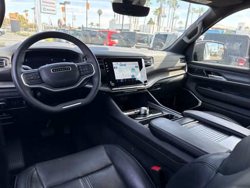 Used 2024 Jeep Wagoneer L Series II RWD image 23