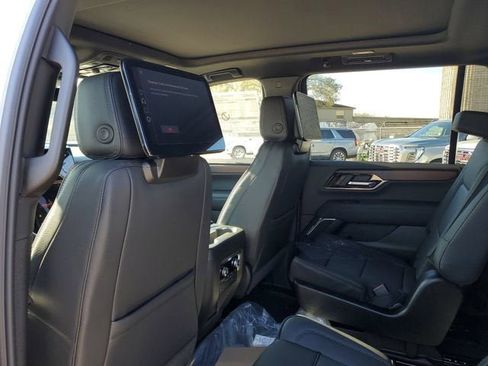 New 2026 GMC Yukon XL Denali w/ Denali Reserve Package AWD/4WD image 10