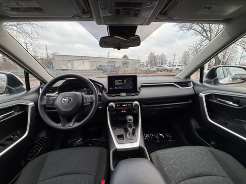 Used 2025 Toyota RAV4 XLE image 34
