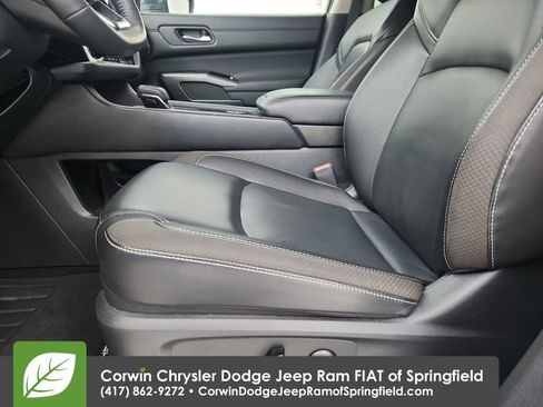 Used 2025 Nissan Pathfinder SL image 19