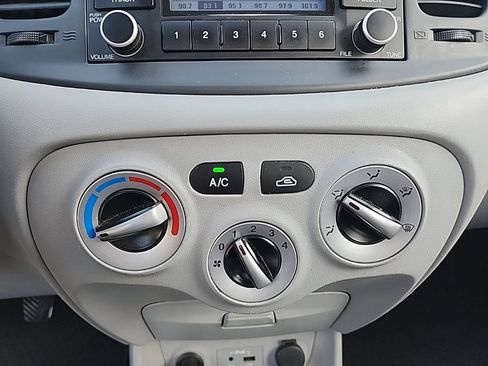 Used 2010 Hyundai Accent GS w/ Premium Pkg 3 FWD image 16