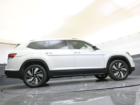 Certified 2025 Volkswagen Atlas SEL image 40