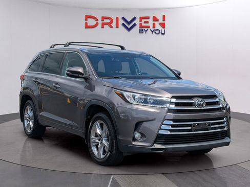 Used 2017 Toyota Highlander Limited image 7