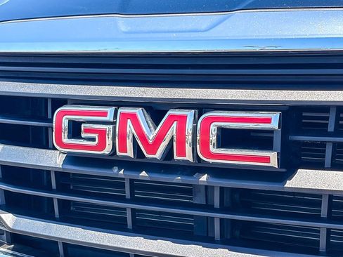 Used 2024 GMC Terrain SLE FWD image 12
