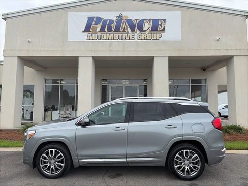 Used 2024 GMC Terrain Denali AWD/4WD image 2