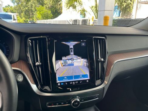 Used 2025 Volvo V60 B5 Cross Country Plus image 17