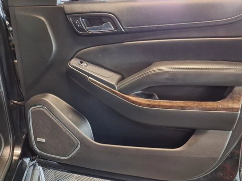 Used 2017 Chevrolet Suburban LT image 14