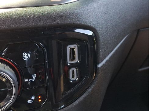 Used 2024 Chevrolet Silverado 1500 High Country w/ Technology Package AWD/4WD image 10