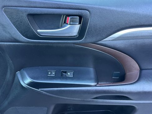 Used 2019 Toyota Highlander Limited image 19