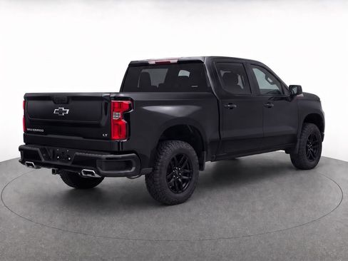 Used 2025 Chevrolet Silverado 1500 LT Trail Boss w/ Convenience Package II AWD/4WD image 4