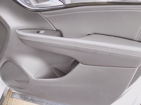 Used 2023 Buick Envision Essence image 20